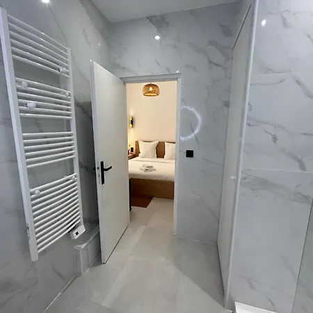 Palais De France Classic Charm Апартаменты *