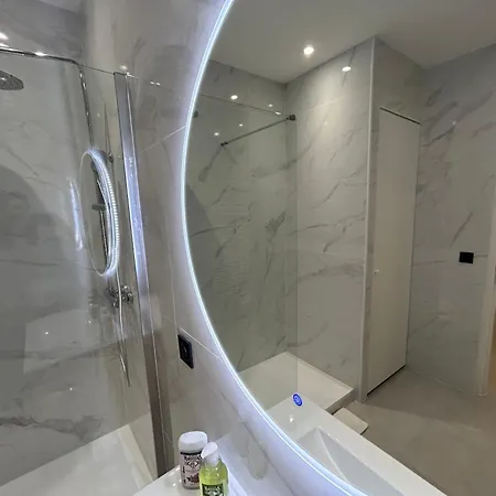 Palais De France Classic Charm