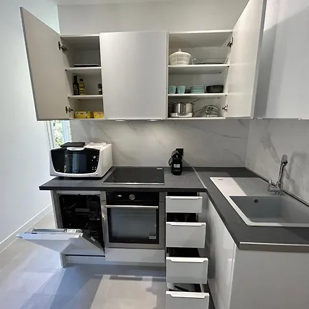 Palais De France Classic Charm